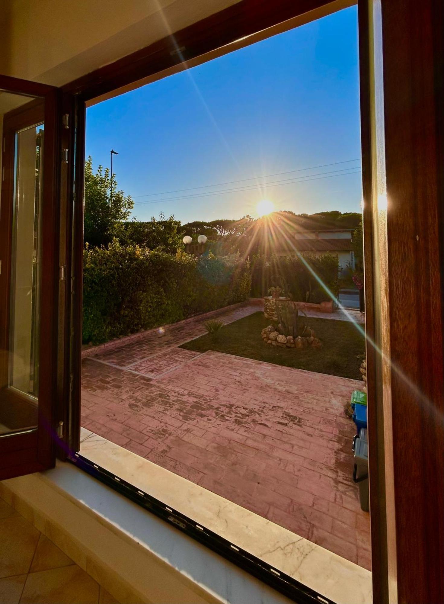 Sunny Apartment Marina di Massa Extérieur photo